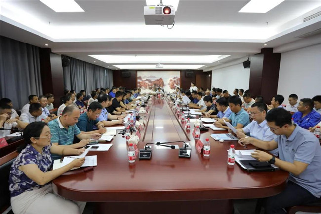 昌南新區召開重點項目調度會