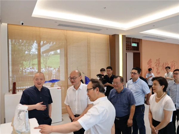 中國美術學院景德鎮藝創中心啟幕展暨揭牌儀式舉行——金一斌吳雋出席并共同揭牌