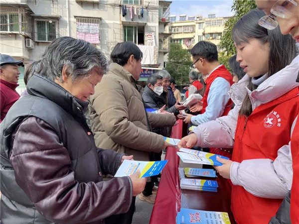 市城投集團進社區開展反邪教宣傳