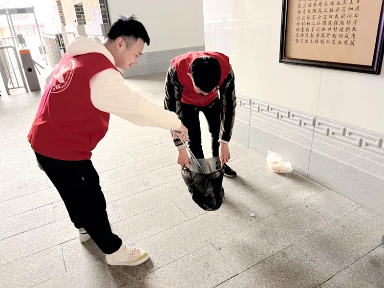 城投集團開展“學(xué)習(xí)雷鋒我先行 追夢奮進(jìn)新時代”志愿活動